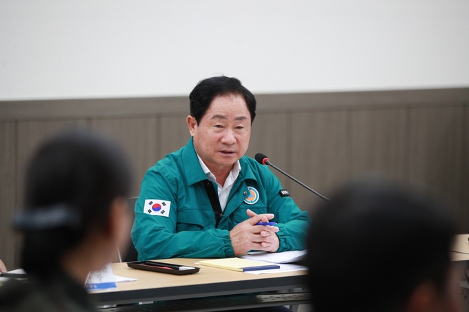 주광덕 남양주시장이 을지연습 최초상황보고회서 공무원들에게 “실전처럼 임할 것”을 강조하고 있다.(사진=남양주시 제공)