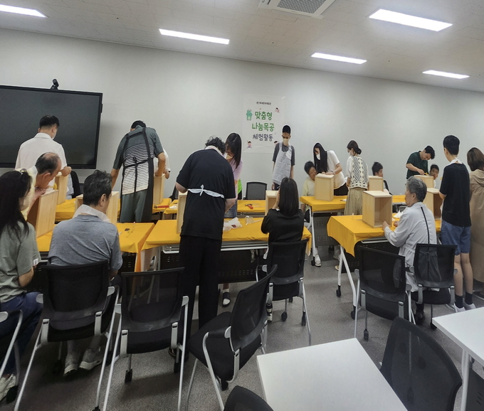 용인특례시는 지난 16일과 20일 지역 내 취약계층과 장애인복지시설 청소년을 대상으로 ‘나눔목공 체험활동’을 진행했다. (사진=용인특례시 제공)