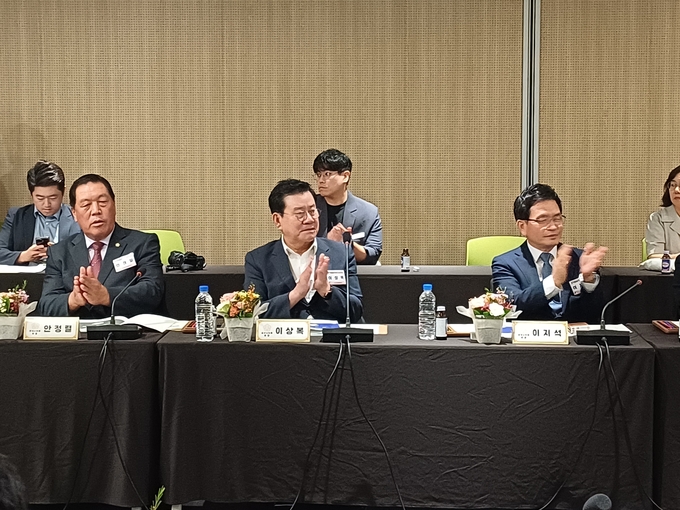 제172차 경기도시군의회의장협의회 정례회에 참석한 오산시의회 이상복의장. (사진=오산시의회 제공)