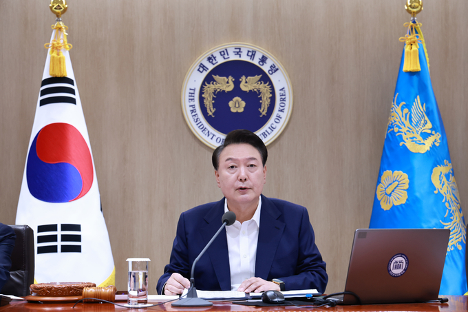 윤석열 대통령이 27일 서울 용산 대통령실 청사에서 열린 국무회의에서 발언하고 있다. (사진=연합뉴스)