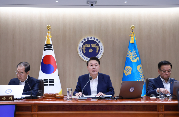윤석열 대통령이 27일 서울 용산 대통령실 청사에서 열린 국무회의에서 발언하고 있다. (사진=연합뉴스)