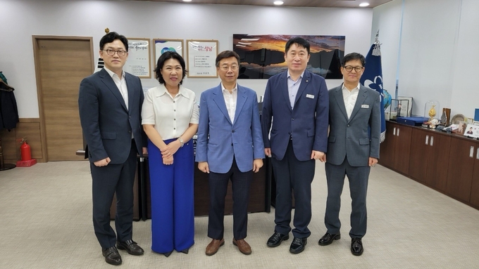 신상진 성남시장과 오찬숙 성남교육지원청장이 26일 '성남 지역 과학고 유치를 위한 통합실무협의체'를 개최했다. (사진=성남시 제공)