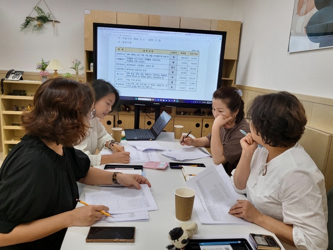 양평군육아종합지원센터는 27일 관내 어린이집의 원장을 대상으로 재무회계 상담및 소그룹 교육을 진행했다. (사진=양평군 제공)