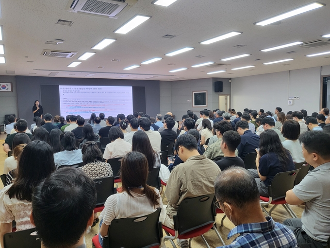 가평군은 책임감 있는 행정을 실현하고자 지난 26-27일 본관 대회의실에서 가평군 청 전 직원을 대상으로 '2024년 정보공개 교육'을 실시했다. (사진=가평군 제공)