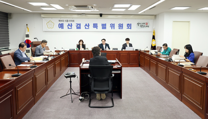 시흥시의회 예산결산특별위원회가 지난 8월 30일부터 오는 4일까지 "2024년도 제2회 추가경정예산안"과 "2024년도 기금운용계획 변경 계획안"을 심사한다. (사진=시흥시의회 제공)