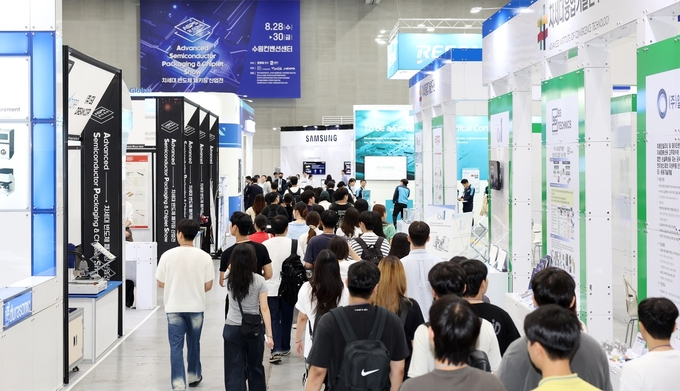 수원컨벤션센터에서 열린 ‘2024 차세대 반도체 패키징 산업전’ 현장. (사진=경기도 제공)