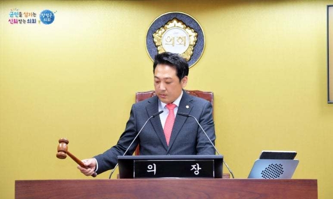 황선호 양평군의회 의장이 제303회 임시회 개회를 선언하고 있다. (사진=양평군의회 제공) 
