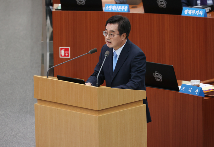 3일 경기도의회에서 열린 제377회 임시회 제2차 본회의에서 김동연 경기도지사가 대집행부 일문일답을 진행하고 있다. (사진=경기도의회 제공)
