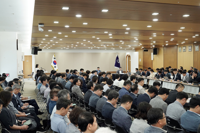 성남시는 4일 신상진 시장 주재로 확대간부회의를 개최, 추석에 대비한 현안을 논의했다. (사진=성남시 제공)