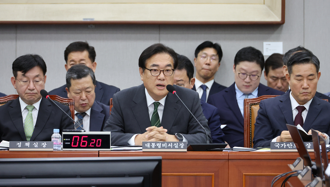정진석 대통령 비서실장이 8월 27일 오후 국회에서 열린 운영위원회 전체회의에서 위원 질의에 답하고 있다. (사진=연합뉴스)
