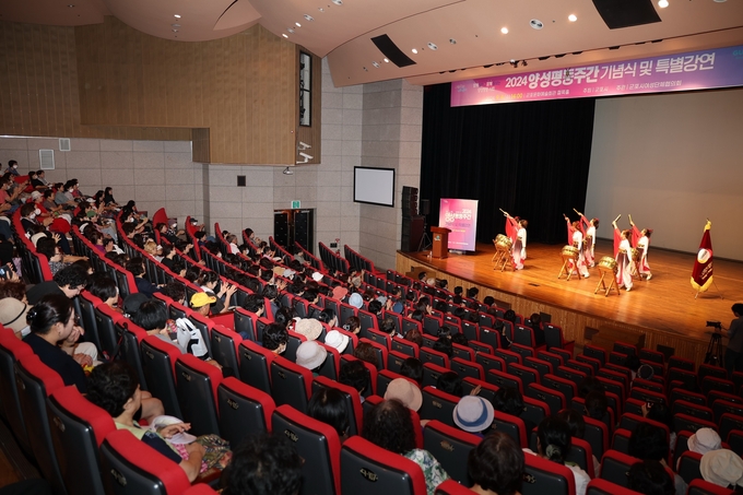 군포시는 4일 양성평등주간을 맞아 군포문화예술회관 철쭉홀에서 양성평등주간 행사 축하굥연 보습. (사진=군포시 제공)