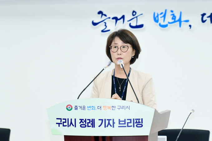 구리시 김은주 보건소장이 5일 시청 종합상황실에서 정례 기자브리핑을 하고 있다. (사진=구리시 제공)