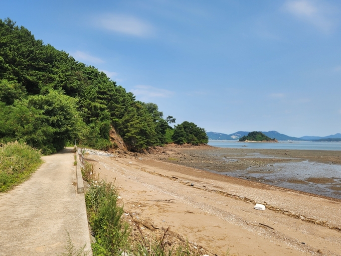 주문도 웅구지 해변. ( 사진 = 하얀쪽배 펜션 제공 )