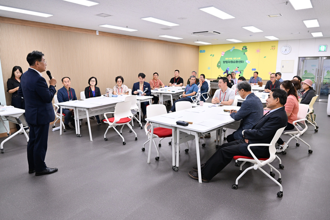 전진선 양평군수가 지난 6일 민선8기 2주년을 맞아 공약사업이행평가단과 함께 공약사업 추진 상황 점검을 위한 현장 방문에 나섰다. (사진=양평군 제공)