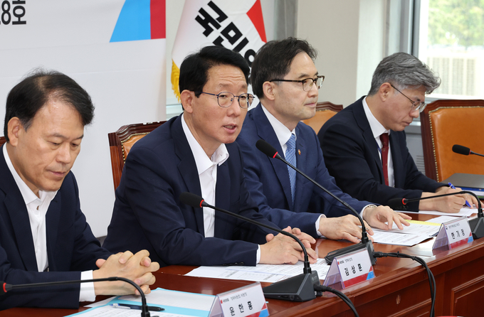 김상훈 국민의힘 정책위의장(왼쪽 두번째)이 9일 오전 국회에서 열린 플랫폼 공정경쟁 촉진 및 티몬·위메프사태 재발 방지 입법방향 당정협의회에 참석해 발언하고 있다. (사진=연합뉴스)