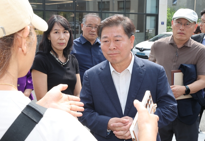 박승원 광명시장은 “추석 연휴 동안 시민들이 불편함 없이 가족과 함께 건강하고 즐겁게 시간을 보낼 수 있도록 행정력을 집중하겠다”며 “특히 시민 안전과 편의를 최우선으로 삼고, 민생이 활력을 찾을 수 있도록 빈틈없이 대책을 추진하겠다”고 말했다.(사진=광명시 제공).