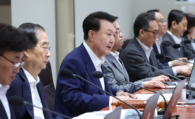 윤석열 대통령이 10일 서울 용산 대통령실 청사에서 열린 국무회의에서 발언하고 있다. (사진=연합뉴스)