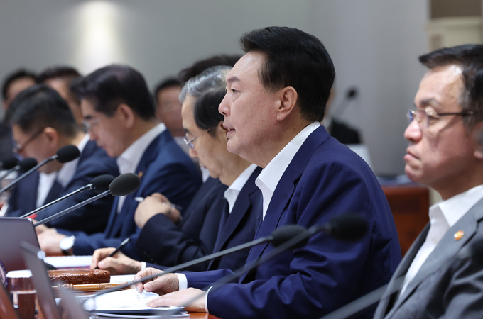 윤석열 대통령이 10일 서울 용산 대통령실 청사에서 열린 국무회의에서 발언하고 있다. (사진=연합뉴스)