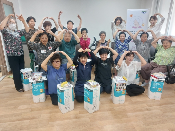주택관리공단 가평읍내주거행복지원센터가 "건강한 정신 안전한 추석명절 보내기"행사를 10일 오후1시 가평읍내 김송희 경로당회장과 회원 20여 명이 참석하는 가운데 진행했다. (사진=주택관리공단 가평읍내주거행복지원센터 제공)