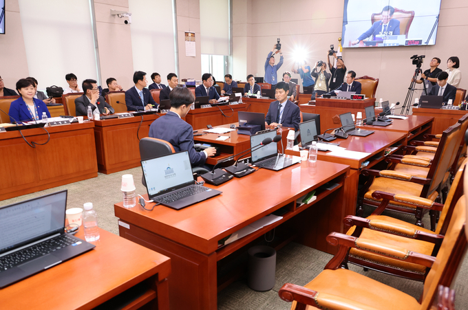 11일 오후 국회 법제사법위원회에서 김건희·채상병특검법이 야당 단독으로 통과되고 있다. (사진=연합뉴스)
