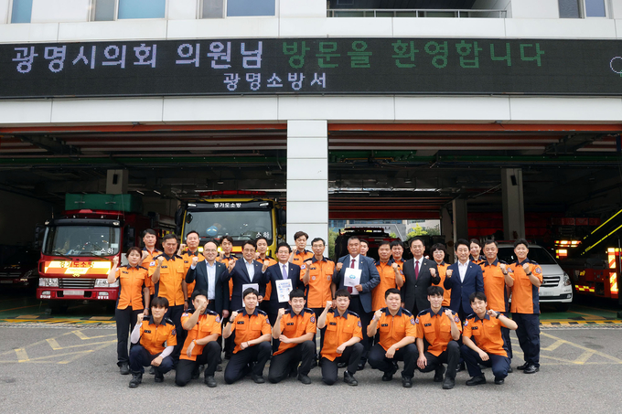 광명시의회,11일 광명소방서 방문. (사진=광명시의회 제공)