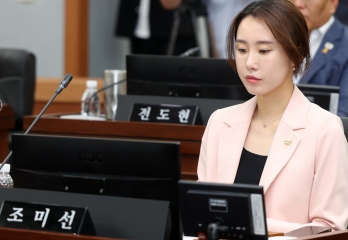 오산시의회 제287회 임시회 폐회 전 조미선 의원이 7분 발언을 통해 투명한 의회 운영을 위한 오산시의회 회의 규칙 일부개정의 필요성을 강조했다. (사진=오산시의회 제공)