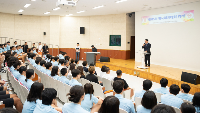 지난 11일 도성훈 인천시교육감이 전국체육대회에 참가하는 인천체육고등학교 선수단을 격려했다.
