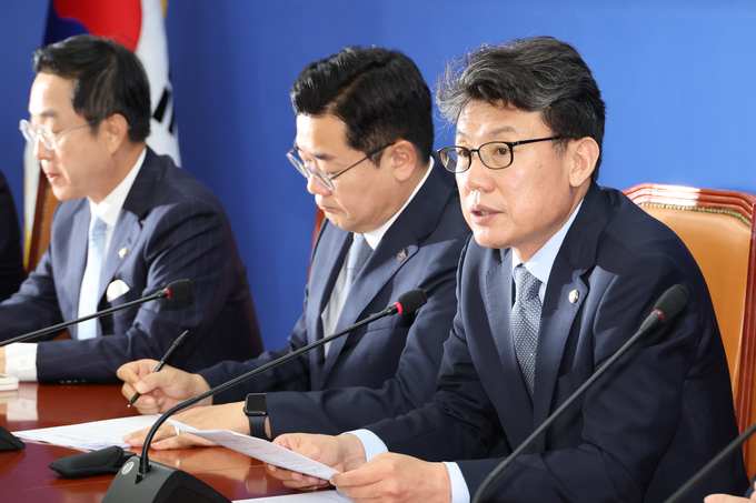 진성준 더불어민주당 정책위의장이 12일 오전 서울 여의도 국회에서 열린 정책조정회의에서 발언하고 있다. (사진=연합뉴스)
