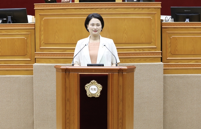 장명희 안양시의회 의원이 11일 열린 시의회 제296회 임시회에서 5분 발언을 하고 있다. (사진=안양시의회 제공)