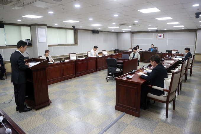 수원컨벤션센터 이사장 임용후보자 인사청문회 현장. (사진=수원시의회 제공)