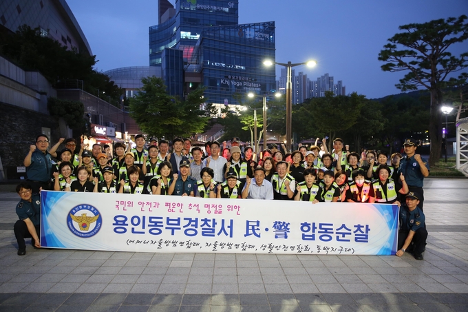 용인동부경찰서는 지난 10~11일까지 올해 신설된 기동순찰대와 추석 명절을 앞두고 전통시장인 용인중앙시장 일대 합동순찰을 실시했다. (사진=용인동부경찰서 제공)