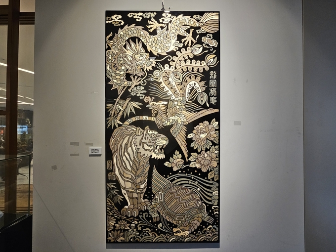 사신도 용봉호귀, 122×60cm, 이상수, 2024. l(사진=고륜형 기자)