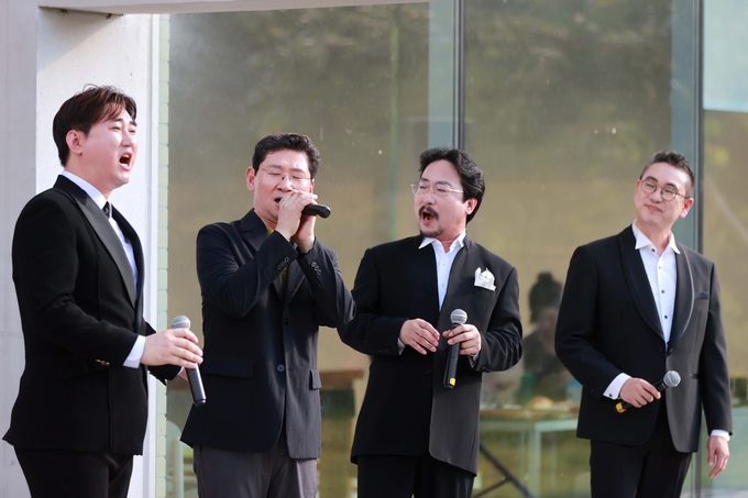 이상일 용인시장이 ‘AWESOME GUYS CONCERT’에 참석해 이탈리아 가곡과 한국 가곡을 불렀다. (사진=용인시 제공)