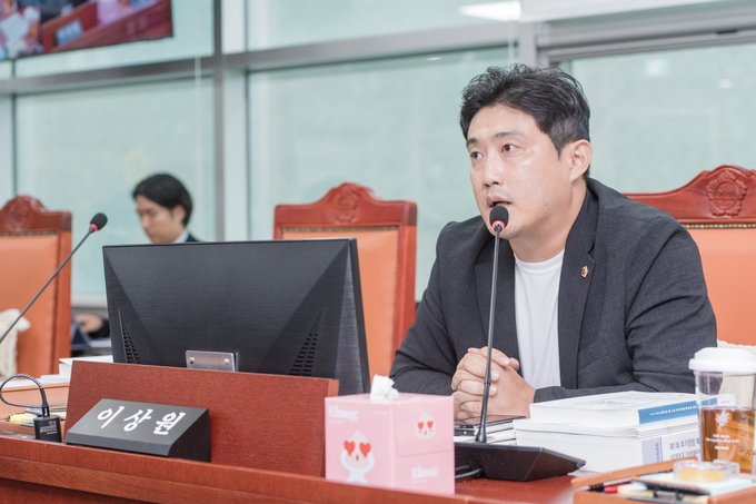 이상원(고양7) 경기도의회 국민의힘 청년수석이 19일 경기도의회에서 열린 경기도청예산결산특별위원회 회의에서 발언을 하고 있다. (사진=경기도의회 제공)