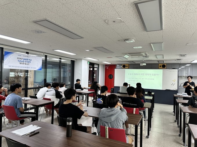 갈매고등학교가 관내 학생들을 대상으로 메이커 팝업 강좌를 진행하고 있다. (사진=갈매고등학교 제공)