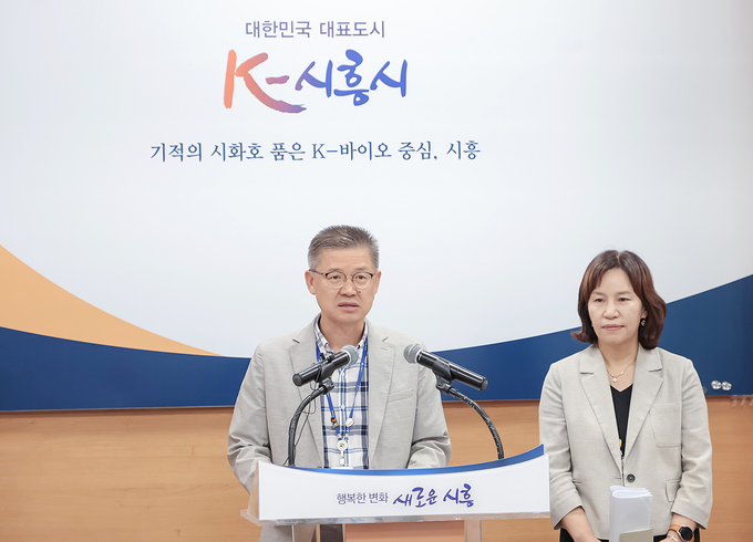 이덕환 환경국장은 23일 개최한 언론브리핑을 통해 ‘기적의 시화호, 미래를 여는 물결이 되다’를 슬로건으로 ‘2024 시화호의 날 기념행사’를 추진한다고 밝혔다. (사진=김원규 기자)