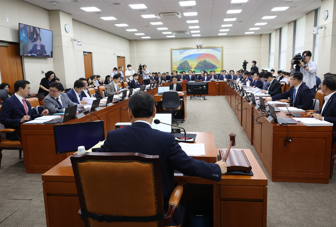 지난달 26일 국회에서 정무위원회가 열리고 있다. (사진=연합뉴스 제공)