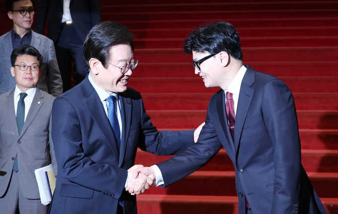 한동훈 국민의힘 대표와 이재명 더불어민주당 대표는 지난 1일 대표회담에서 반도체·AI·소상공 지원 방안 등을 적극 강구하기로 했다. (사진=연합뉴스)