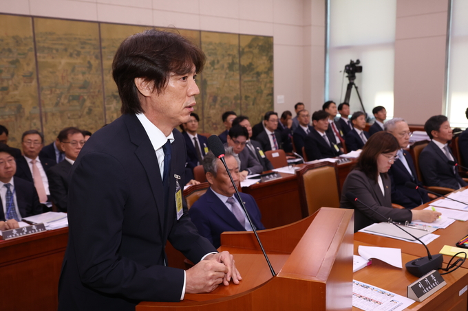24일 제418회 국회 정기회 제2차 문화체육관광위원회에서 홍명보 감독이 발언대에 올라 위원 질의에 답하고 있다. (사진=연합뉴스)