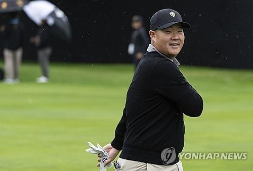 <strong>프레지던츠컵 연습 라운드 도중 활짝 웃는 임성재. (사진=연합뉴스)</strong>