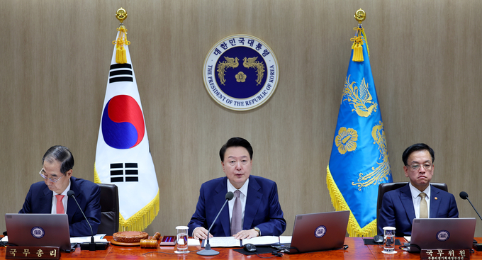 윤석열 대통령이 24일 서울 용산 대통령실 청사에서 열린 국무회의에서 발언하고 있다. (사진=연합뉴스)