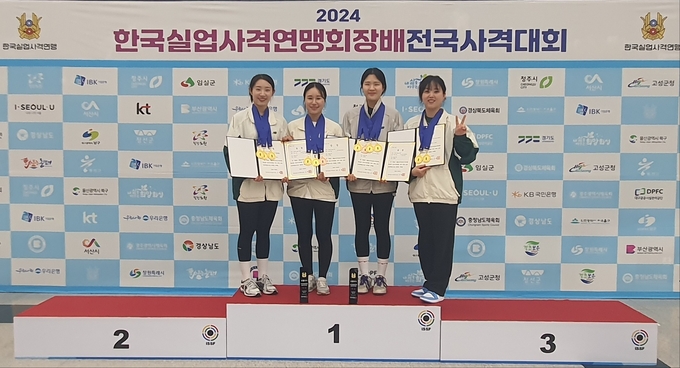25일 경남 창원국제사격장에서 열린 2024 한국실업사격연맹회장배 전국사격대회에서 화성시청 선수들이 전날에 이어 이틀 연속 금메달을 목에 걸었다. (사진=화성시청 제공)