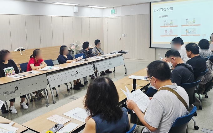광명시 치매안심센터는 국민건강보험공단과 협력해 치매 예방·지원 정책에 대한 홍보를 강화하고 있다. (사진=광명시 제공)