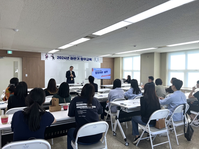 부천시 2024년 하반기 직원 법무 교육 진행 모습. (사진=부천시 제공)