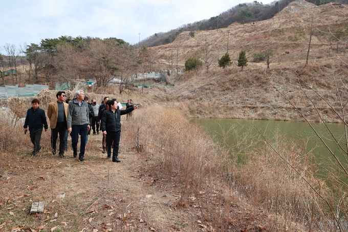 주광덕 시장이 현장을 살펴보고 있다. (사진=남양주시 제공)