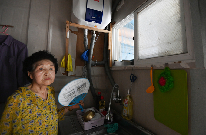  수원시 팔달구 남수동 쪽방촌에 거주하는 노인. (사진=옥지훈 기자)
