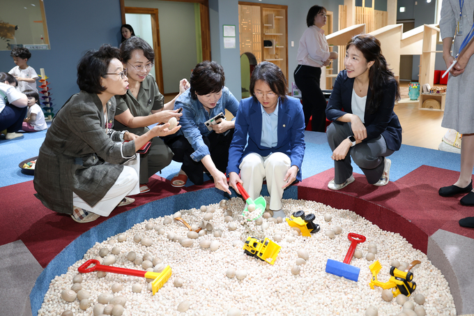 오산시의회․과천시의회‘오산시 육아시설 벤치마킹을 위한 인프라투어’. (사진=오산시의회 제공)
