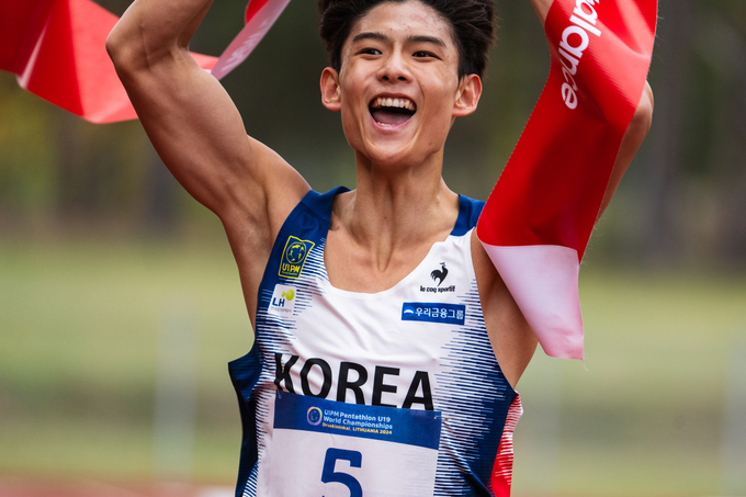 28일(현지시각) 리투아니아의 드루스키닌카이에서 열린 근대 5종 U19 세계청소년선수권대회 남자 개인전에서 임태경이 결승선을 통과하며 포효하고 있다. (사진=대한근대5종연맹 제공)