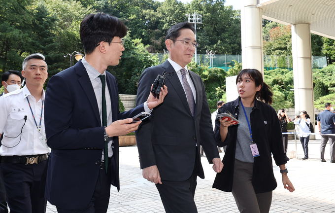  30일 이재용 삼성전자 회장이 서울고법에 출석하는 모습. (사진=연힙뉴스 제공)