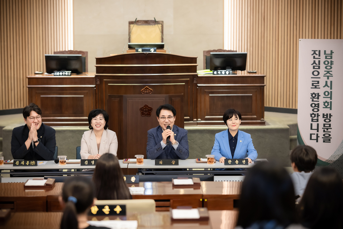 남양주시의회, 와부읍 청소년자치위원회 대상 의회체험교실 모습. (사진=남양주시의회 제공)